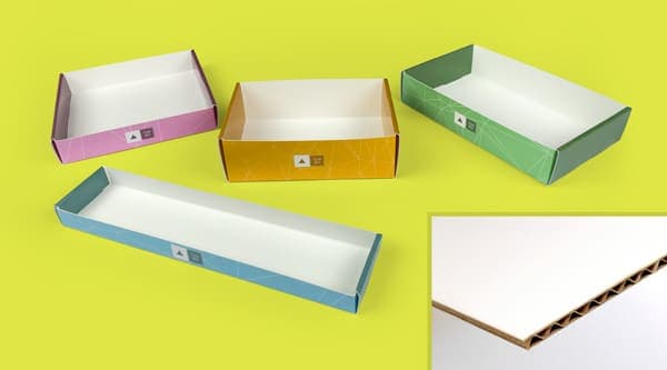 Self-assembly tray and detail on the corrugated cardboard