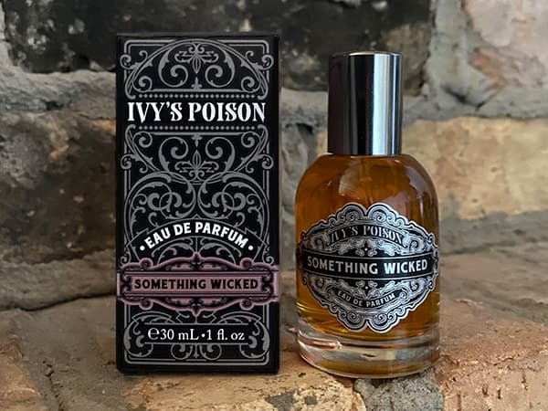 Packaging and perfum: Ivy's Poison's box