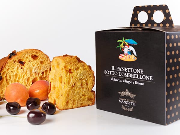 Box with a handle for fruity panettone