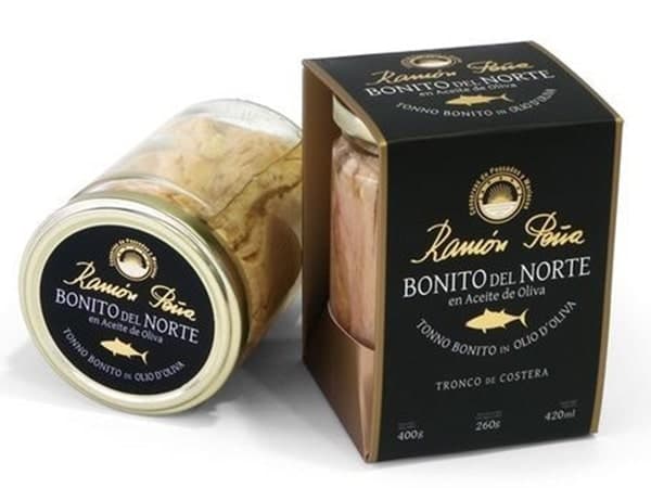 Differentiating packaging: sleeve with golden embellishment