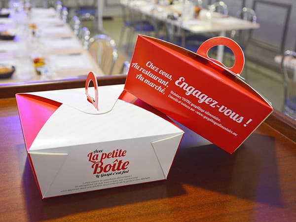 Doggy bags at restaurant