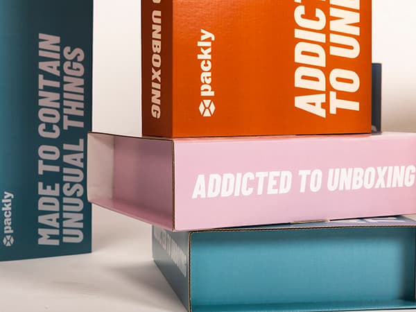 Close up on a pull out shipping box